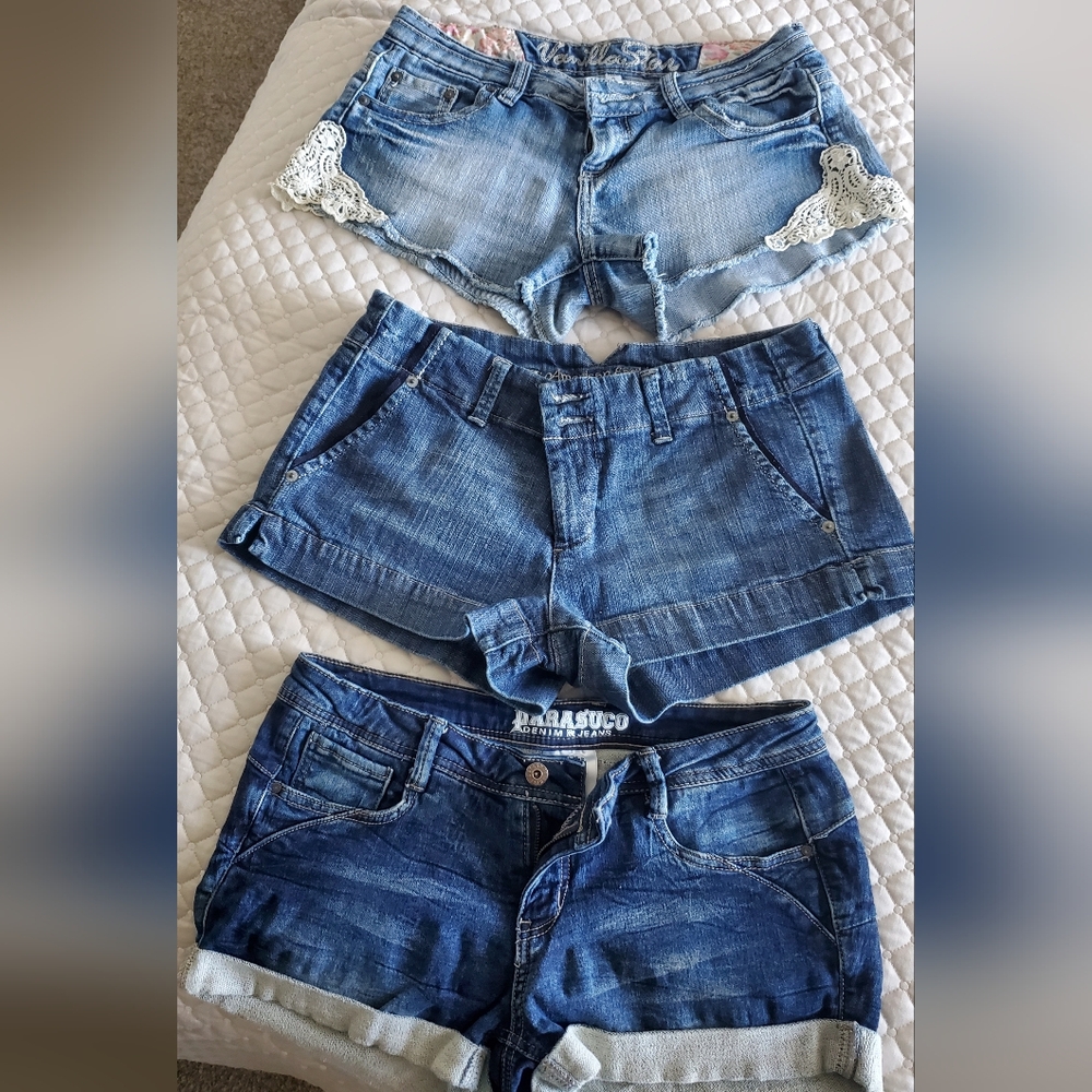 Lot Of Short Shorts Sz 28 EUC